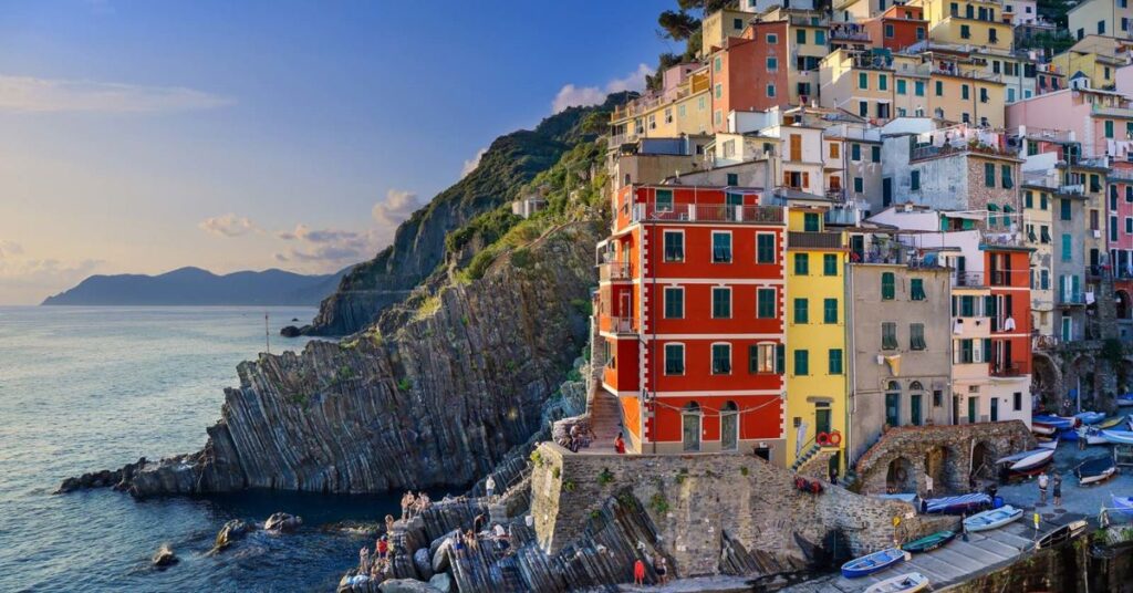 How to get around in the Cinque Terre?
